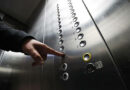 (ФОТО) На Рышкановке сорвался лифт с людьми